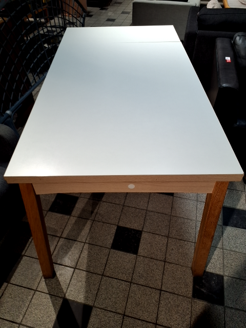 Spisebord med udtræk